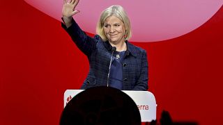 La primera ministra sueca y líder del partido socialdemócrata, Magdalena Andersson, pronuncia un discurso en la guardia electoral del Partido Socialdemócrata.