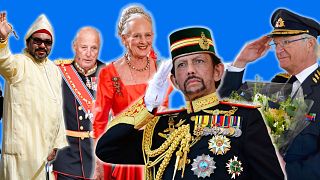 De g. à dr. : le roi Mohamed VI, le roi Harald V, la reine Margrethe II, le sultan Hassanal Bolkiah et le roi Carl XVI Gustaf