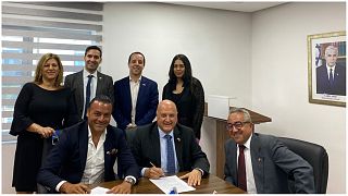 فريق عمل السفير الإسرائيلي لدى المغرب ديفيد غوفرين حيث تم التوقيع على عقد بناء مقر السفارة الاسرائيلية الدائمة في المغرب، 2 آب 2022