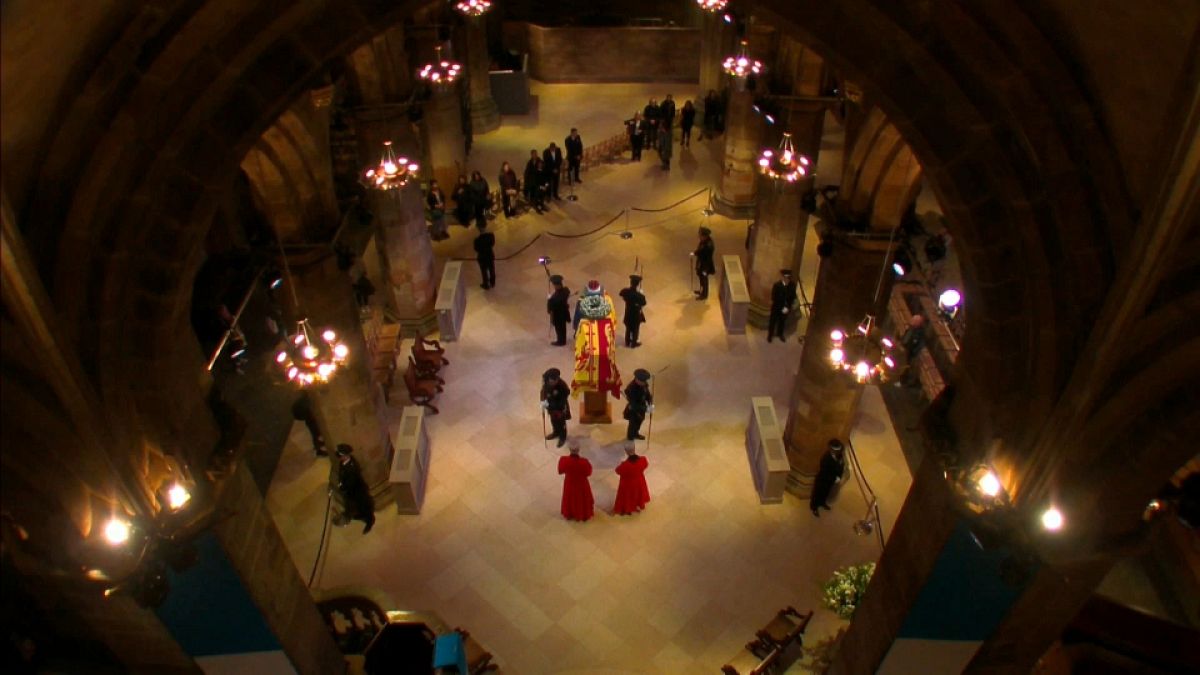 Vue du cercueil de la reine Elizabeth dans la cathédrale Saint-Gilles d'Edimbourg (Ecosse), le 13/09/2022Capture d'écran d'une vidéo AP