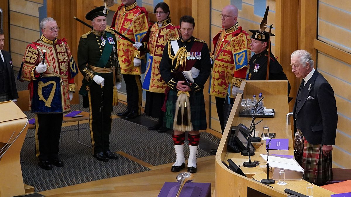El rey Carlos III durante primera su alocución ante el Parlamento escocés en Edimburgo