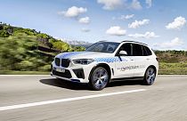 El fabricante alemán de automóviles BMW ha desarrollado un SUV, el iX5, que funcionará con hidrógeno. 