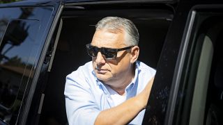 Orbán Viktor érkezik a lkötcsei találkozóra