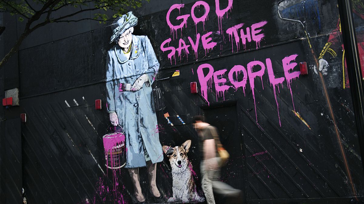 دیوار نوشته مخالفان سلطنت در لندن 