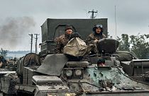 خودروهای نظامی اوکراینی در جاده‌های منطقه آزاد شده خارکیف اوکراین 