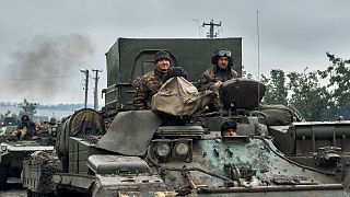 خودروهای نظامی اوکراینی در جاده‌های منطقه آزاد شده خارکیف اوکراین