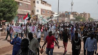 خرج متظاهرون سودانيون مناهضون للجيش إلى الشوارع احتجاجا على انقلاب العام الماضي مطالبين بنقل فوري للسلطة إلى المدنيين، الخرطوم، السودان، الثلاثاء 13 سبتمبر 2022