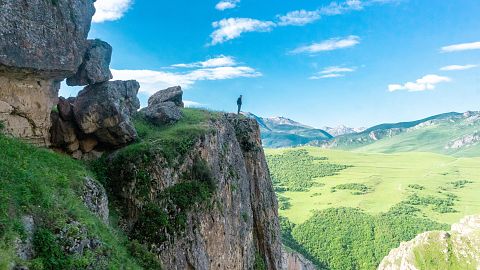 A view of the mountainous landscape around Griz, a rustic mountain village in the Guba region.