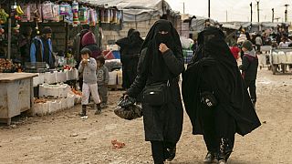 Suriye'nin kuzeyinde IŞİD militanlarının tutulduğu Al Hol kampındaki kadınlar / Arşiv