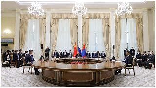 الرئيس الصيني شي جين بينغ  والرئيس الروسي فلاديمير بوتين ورئيس منغوليا أوخنا خوريلسوخ-  قمة قادة منظمة شنغهاي للتعاون في سمرقند 15/09/2022