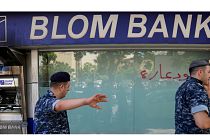 من أمام "بلوم بنك" في العاصمة اللبنانية بيروت