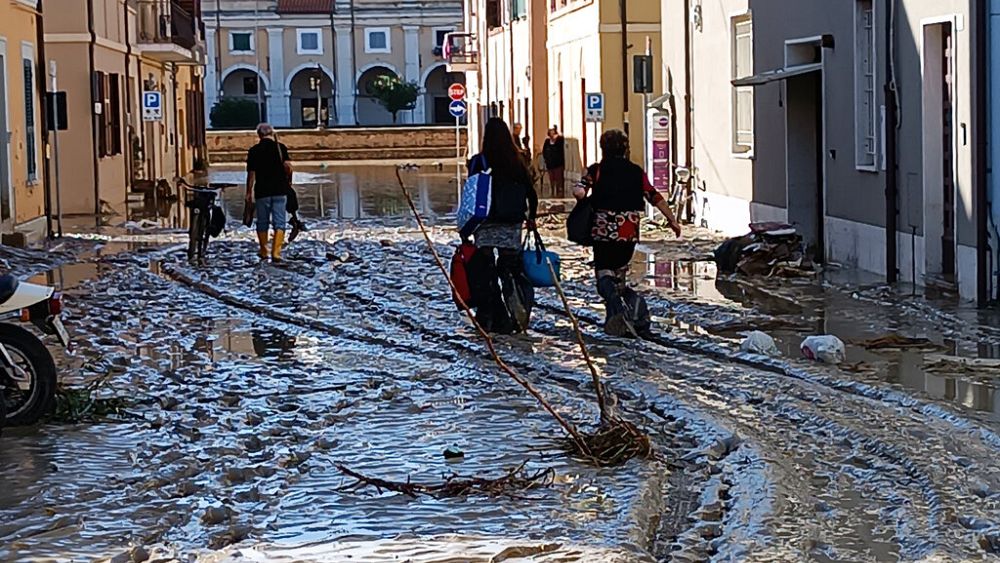 6 mesi di pioggia caduti in un giorno dopo la storica siccità in Italia: almeno 10 morti