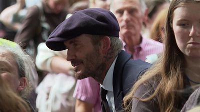 David Beckham in der Warteschlange