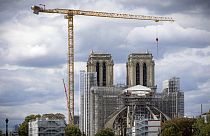 Des travaux de rénovation sont toujours en cours à la cathédrale Notre-Dame de Paris, en France, le mardi 23 août 2022.