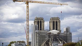 Des travaux de rénovation sont toujours en cours à la cathédrale Notre-Dame de Paris, en France, le mardi 23 août 2022.