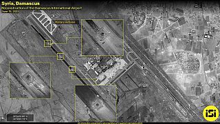 Şam Havalima'nına yapılan bir saldırı sonrasını gösteren uydu görüntüsü (arşiv)