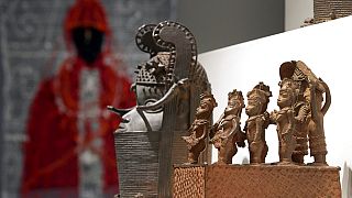 Des bronzes du Bénin, volés en Afrique à l'époque coloniale, sont exposés à Berlin, en Allemagne, le jeudi 15 septembre 2022.