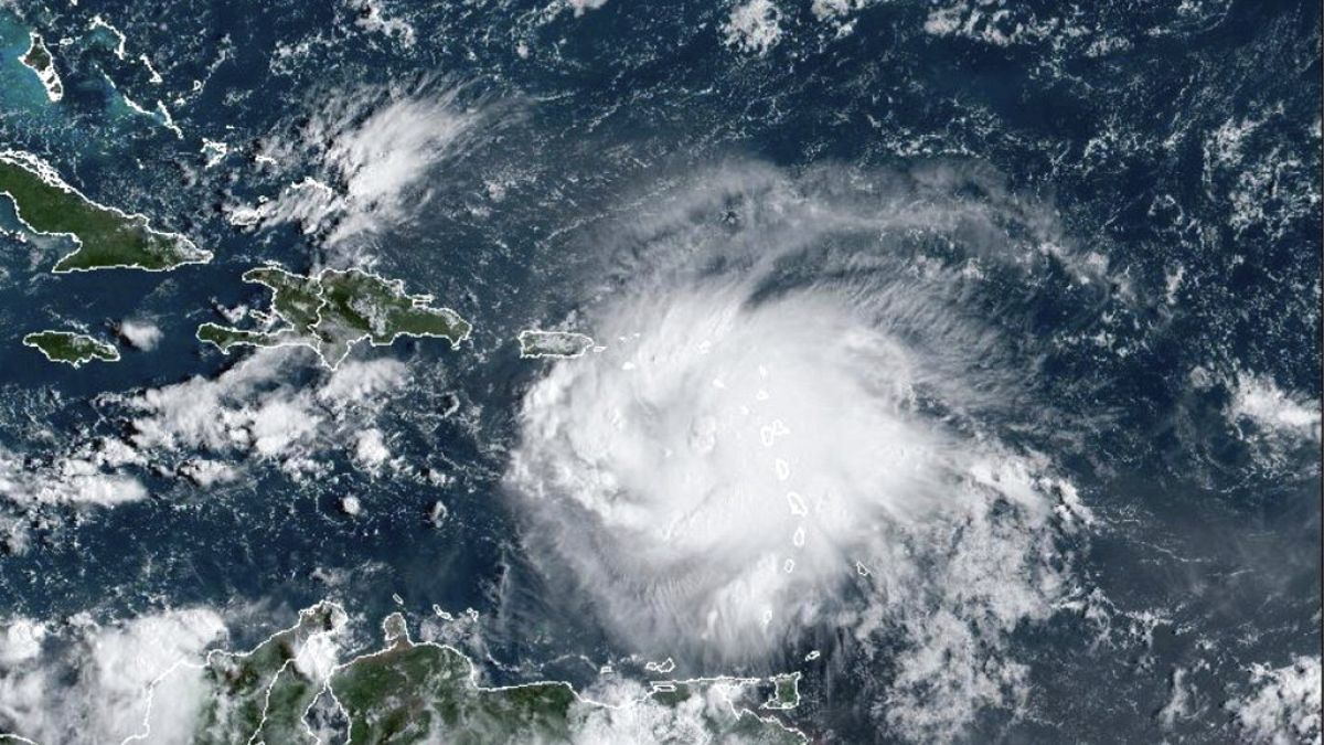 Műholdfelvétel a Fiona viharról a Karib-szigetek felett