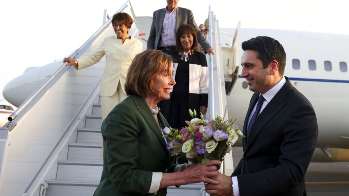 Nancy Pelosi fogadtatása a jereváni repülőtéren