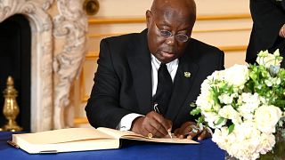 L'Ethiopie et le Ghana signent le livre de condoléances d'Elizabeth II