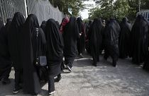 Teheráni nők a szabályoknak megfelelő ruhába öltözve / Képünk illusztráció