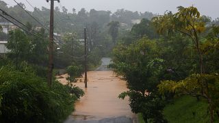 Una carretera se inunda por las lluvias del huracán Fiona en Cayey, Puerto Rico, el domingo 18 de septiembre de 2022. 