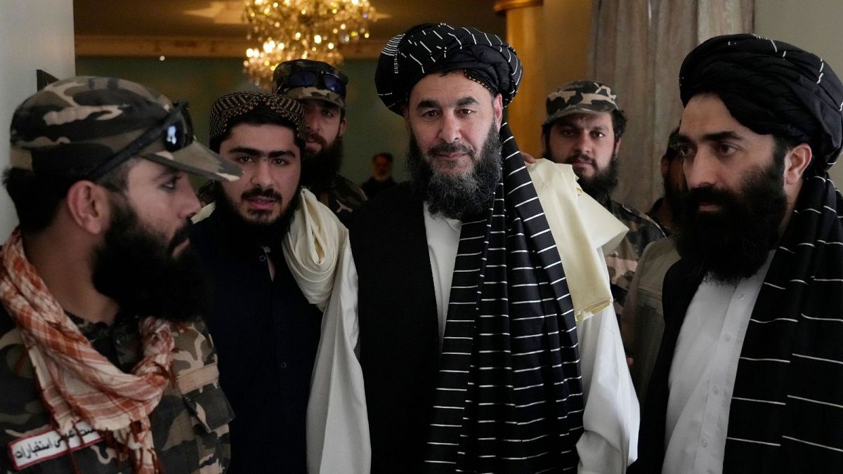 بشیر نورزی، قاچاقچی مواد مخدر و عضو طالبان (وسط)