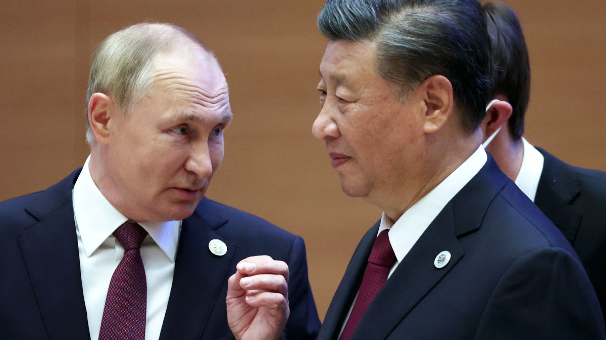 الرئيسان الصيني شي جين بينغ والروسي فلاديمير بوتين خلال قمة منظمة شنغهاي للتعاون 