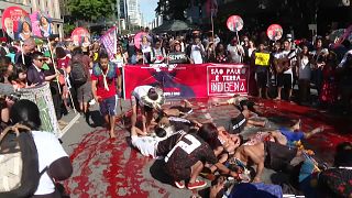 Centenas de indígenas protestam na Avenida Paulista em São Paulo