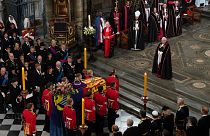 Le cercueil de la reine Elizabeth II à l'abbaye de Westminster, à Londres, le lundi 19 septembre 2022.