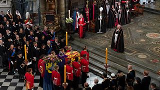 Le cercueil de la reine Elizabeth II à l'abbaye de Westminster, à Londres, le lundi 19 septembre 2022.