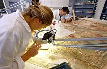 Mozaik üzerinde çalışan arkeologlar (arşiv)