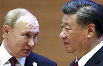 Vlagyimir Putyin és Hszi Csin-ping a Sanghaji Együttműködési Szervezet szamarkandi csúcstalálkozóján