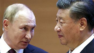 Vlagyimir Putyin és Hszi Csin-ping a Sanghaji Együttműködési Szervezet szamarkandi csúcstalálkozóján