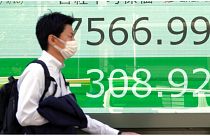 لوحة أسهم إلكترونية تعرض مؤشر نيكاي 225 الياباني في شركة أوراق مالية، طوكيو، 16 سبتمبر 2022.