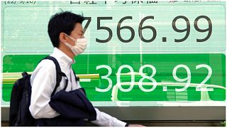 لوحة أسهم إلكترونية تعرض مؤشر نيكاي 225 الياباني في شركة أوراق مالية، طوكيو، 16 سبتمبر 2022.