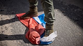 Orosz zászlóra taposnak Ukrajnában