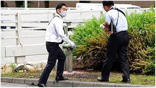 تتفقد الشرطة المكان بالقرب من مكتب رئيس الوزراء في طوكيو، 21 سبتمبر، 2022.