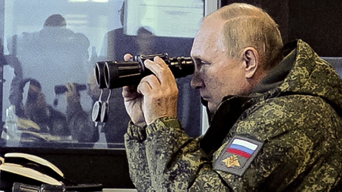 Az orosz elnök, amint személyesen felügyeli a Vosztok keleti hadgyakorlatot