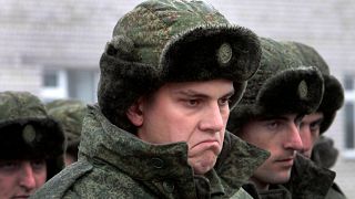 Призывники у военкомата в Грозном осенью 2014 года