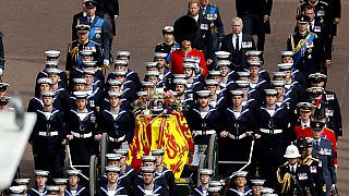 138 Matrosen der Royal Navy geleiten des Sarg der Queen durch London, 19. September 2022