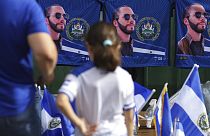 Camisetas con la fotografía del presidente de El Salvador, Nayib Bukele, en el día de la Independencia