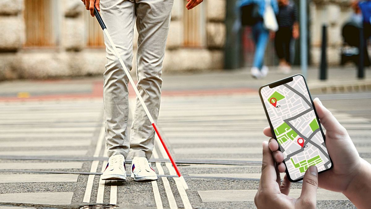 This app uses AR, '3D sound' and a camera to guide blind people around big  cities