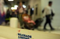Oroszországból menekülők érkeznek a belgrádi repülőtérre