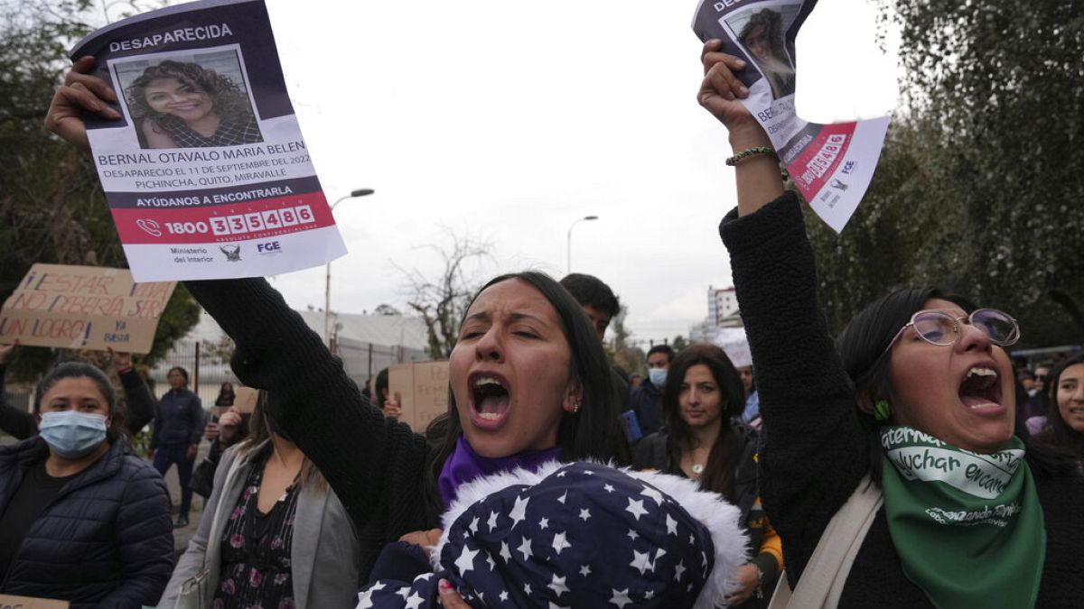 Women protest outside of the General Command of the Police