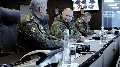 Владимир Путин на учениях "Восток-2022", слева от Путина - глава МО РФ Сергей Шойгу, справа - начальник Генштаба РФ Валерий Герасимов