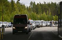 Seferberlik ilanı sonrası Rusya-Finlandiya arasındaki Vaalimaa sınır kapısında trafik yoğunluğu yaşanıyor