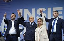 Silvio Berlusconi, Matteo Salvini y Giorgia Meloni han acudido a este acto de la coalición, que lidera las encuestas