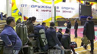 Sportcsarnokból átalakított sorozóközpontban várakoznak az újoncok Jakutszkföldön, az orosz Távol-Keleten