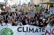 Activistas climáticos asisten a una manifestación de los Viernes por el Futuro (FFF) en Múnich, Alemania, el 23 de septiembre de 2022.